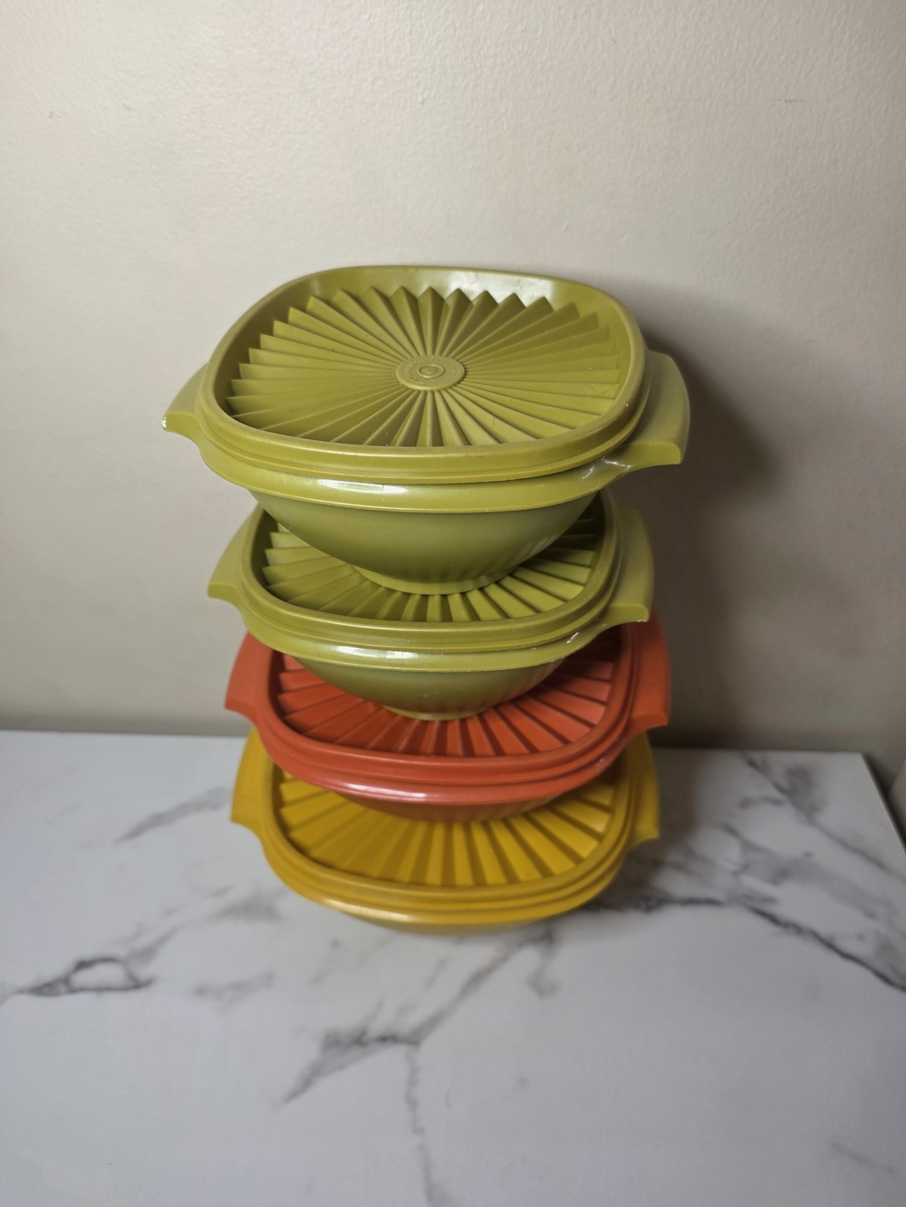Vintage Tupperware Servalier Bowls with Accordion Starburst Lids Set of 4